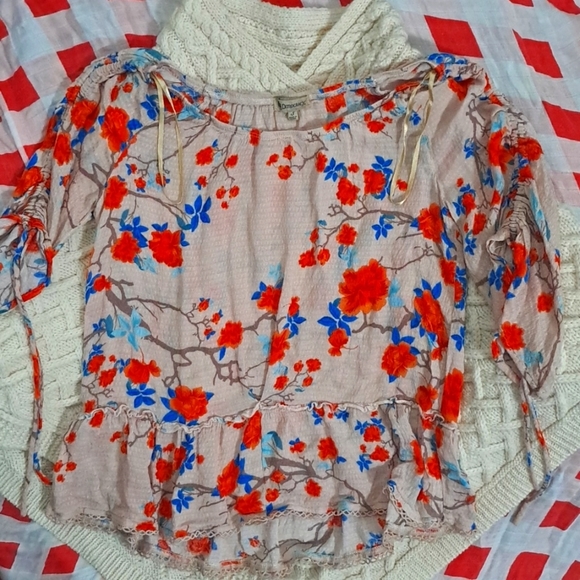 Democracy Tops - Democracy Women's Small Floral Top with Flowing Sleeves - Boho Chic